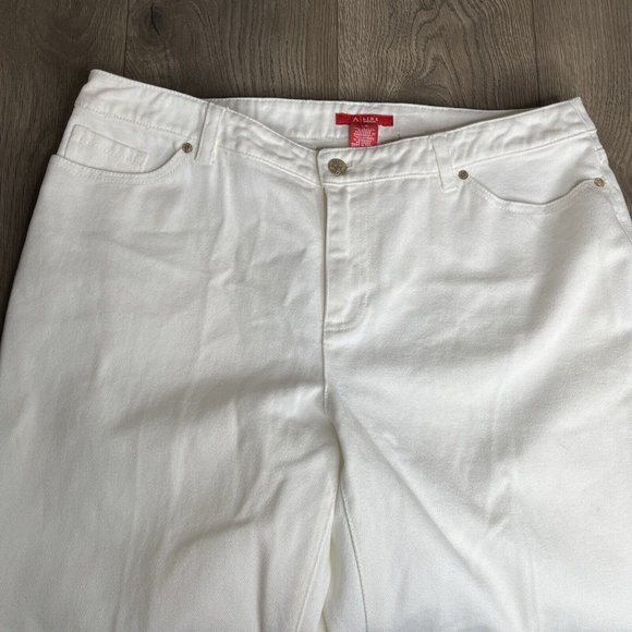 Anne Klein Jeans Womens 14 White 5 Pocket Jeans Embroidery detail at Hem - Picture 5 of 14